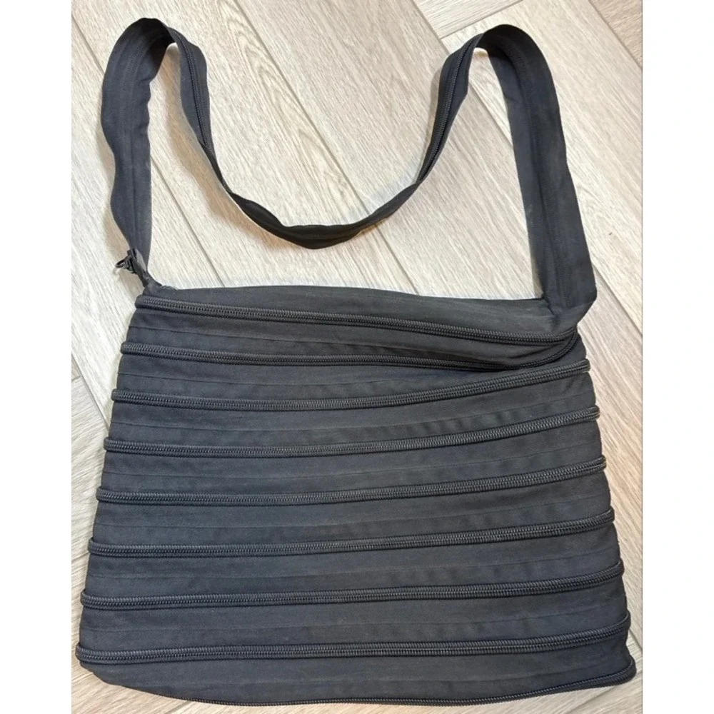 Zip-it Black Zipper Crossbody‎ Bag Convertible Messenger Shoulder Bag Large